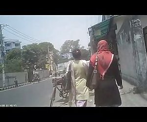 German Guy behind bangladeshi girls filming their asses !!